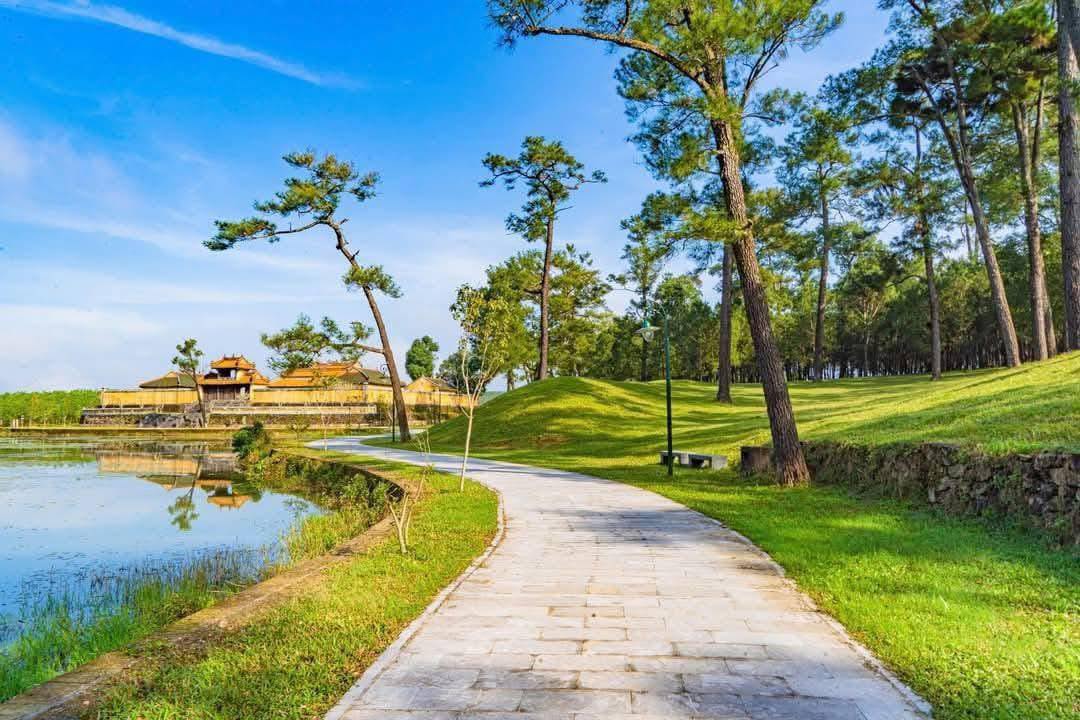 Tour Gia Long Lăng – Thiên Thọ Lăng 2